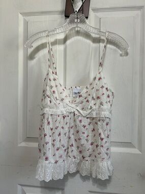 Sleeveless Floral Lace-Trim Camisole Chemise in White and Pink